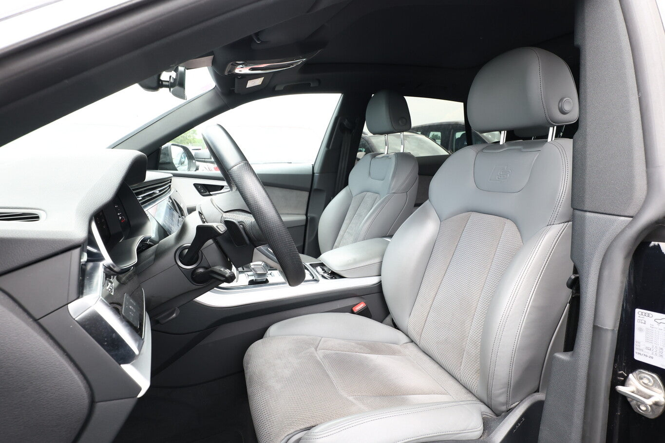 Audi Q8 50 TDI 286 quattro Matrix Leder 21Z Nav PanoD 122613860 5