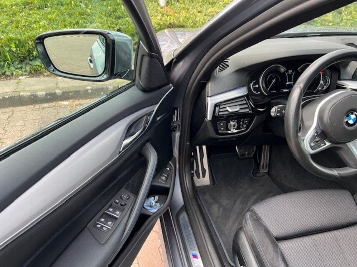 BMW 530e Steptronic M Sport LED Nav LM19Z ParkAs PDC 109964262 12