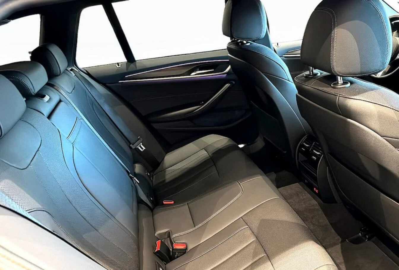 BMW 520d Touring xDrive M Sport KeyL SHZ StHz 18Z 99148306 6