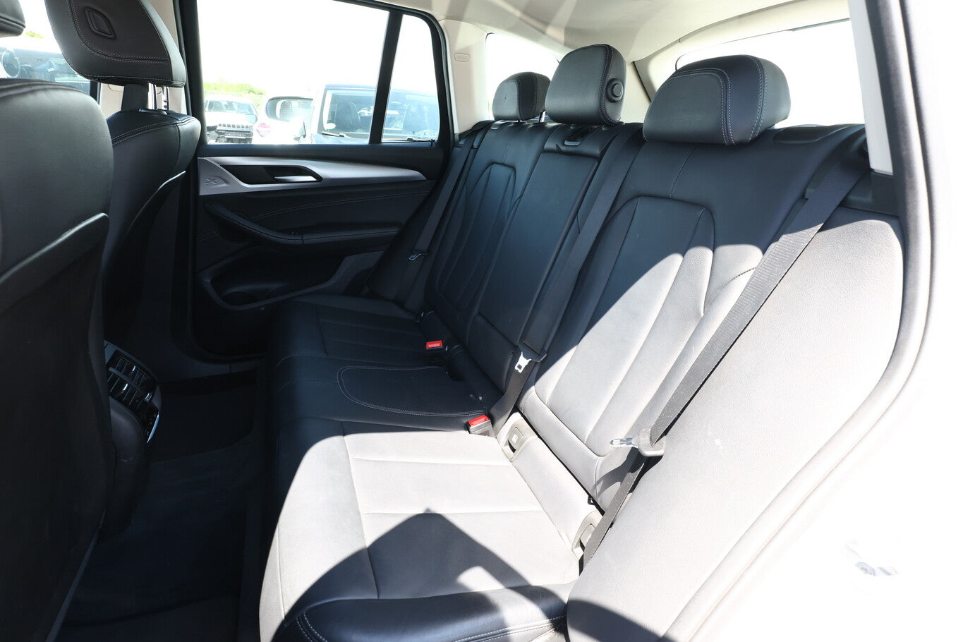 BMW X3 xDrive20d Leder LED Nav AHK Kam SHZ 18Z 130000097 9