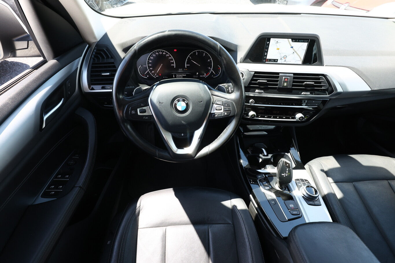 BMW X3 xDrive20d Leder LED Nav AHK Kam SHZ 18Z 130000097 6