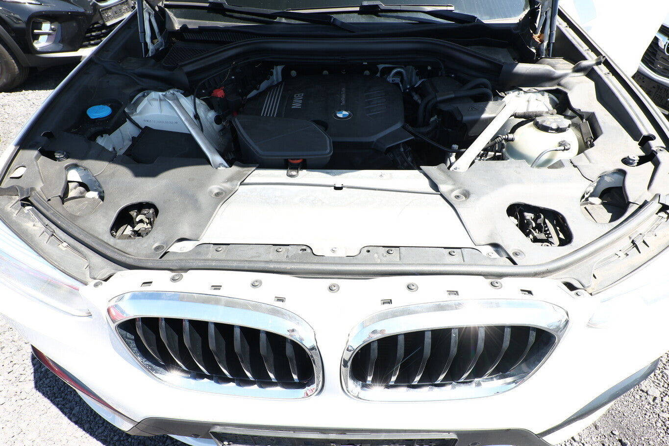 BMW X3 xDrive20d Leder LED Nav AHK Kam SHZ 18Z 130000097 11