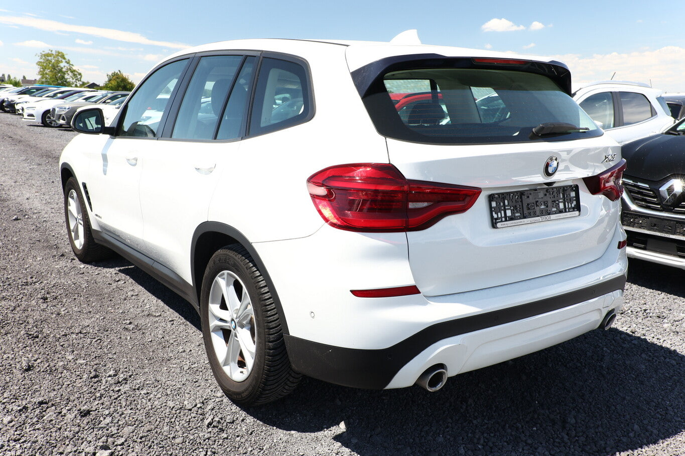 BMW X3 xDrive20d Leder LED Nav AHK Kam SHZ 18Z 130000097 3