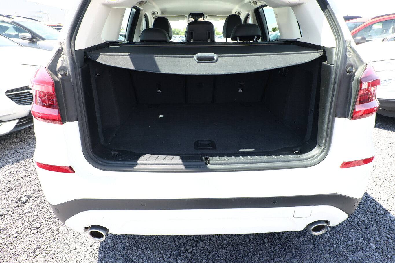 BMW X3 xDrive20d Leder LED Nav AHK Kam SHZ 18Z 130000097 10
