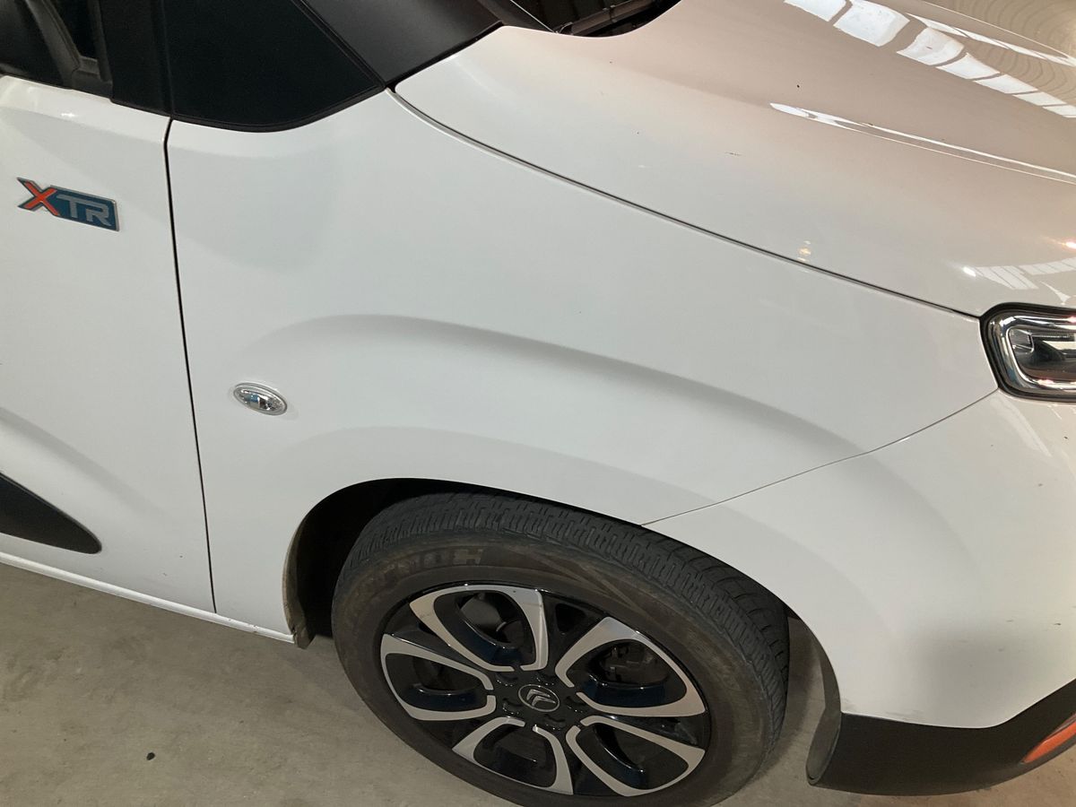 Lateral delantero derecho