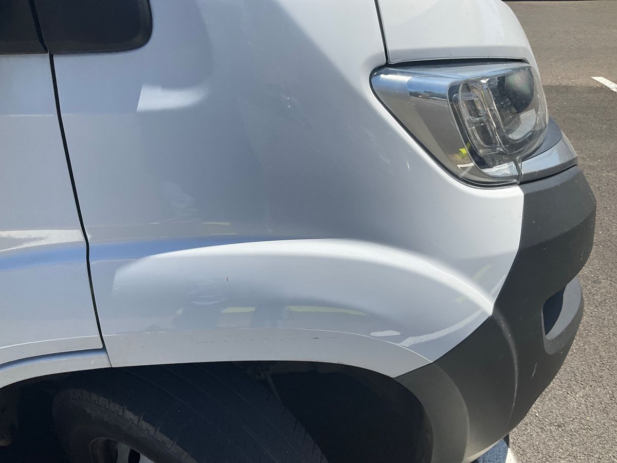 Lateral delantero derecho