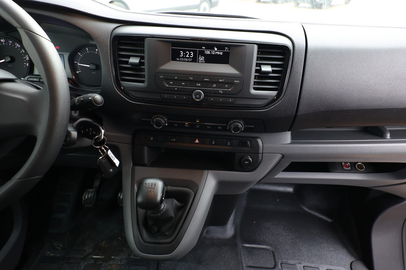 Citroën Jumpy 145 Club M PDC E-Rad LichtS RegenS 3-Sitze 113146153 7