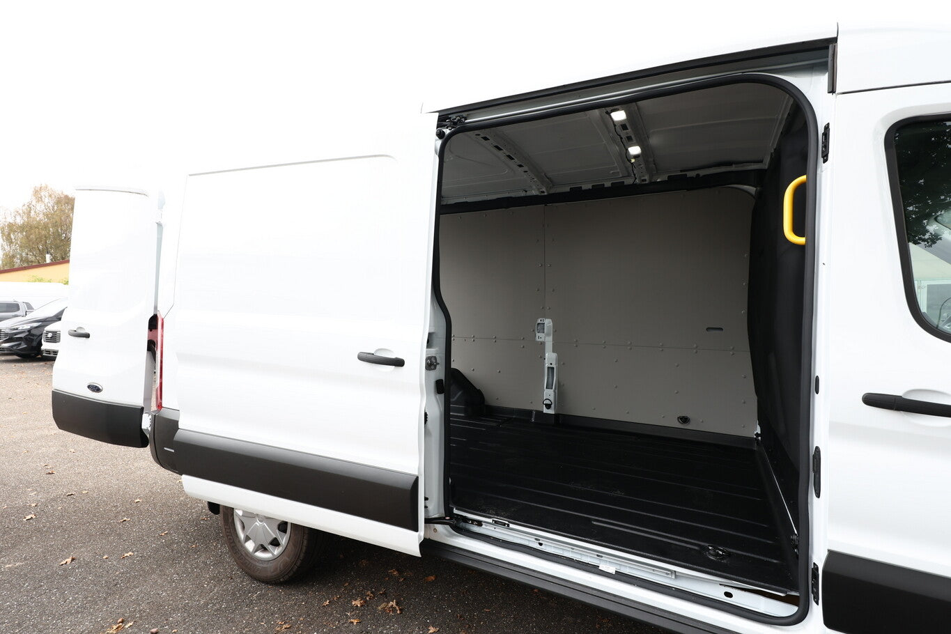 Ford Transit 2.0 TDCi 130 Trend 350 L3H2 AHK Temp PDC 97983874 9