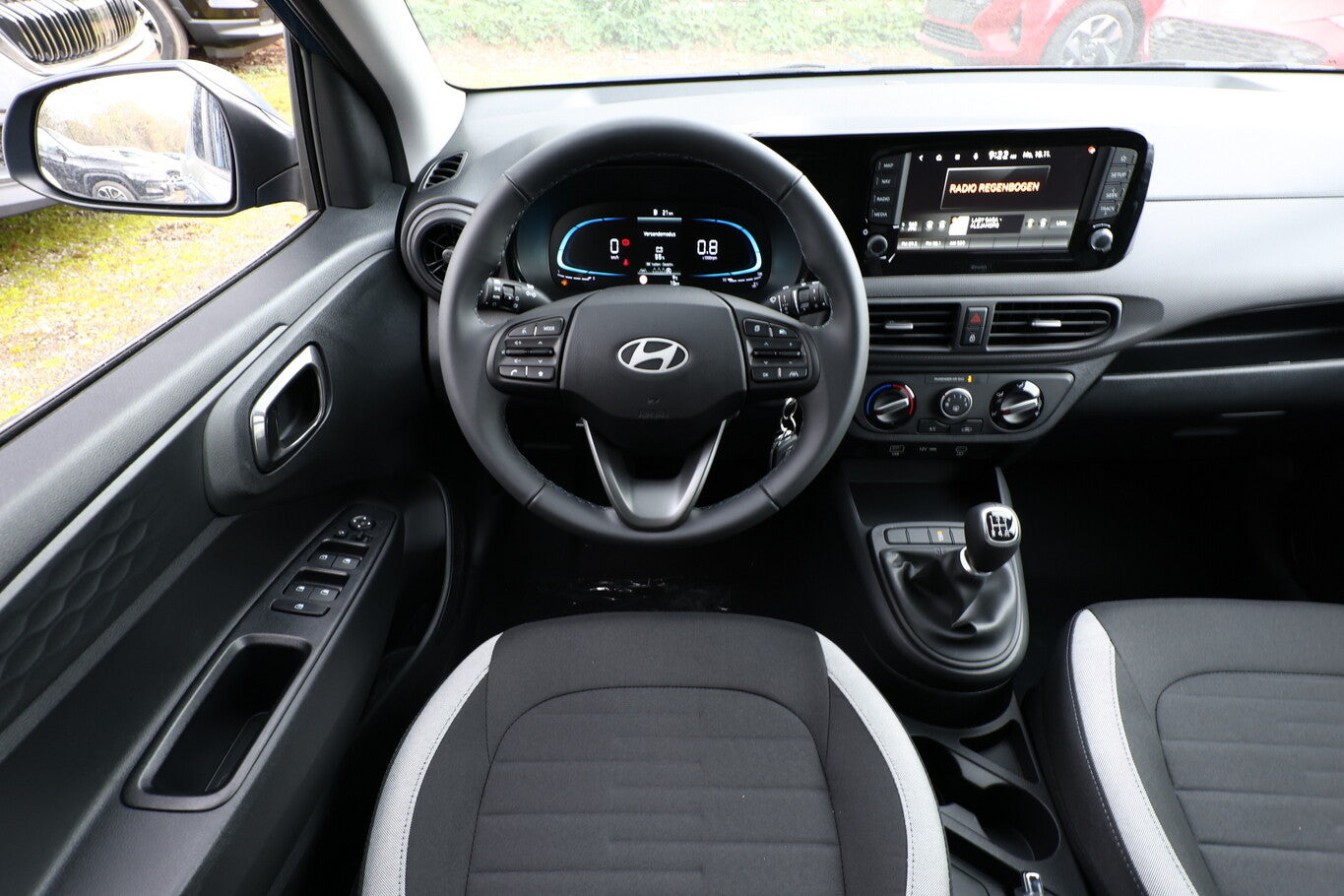 Hyundai i10 1.0 MPI 63 MY25 Nav Kam PDC CarPlay PrivG 98387456 6
