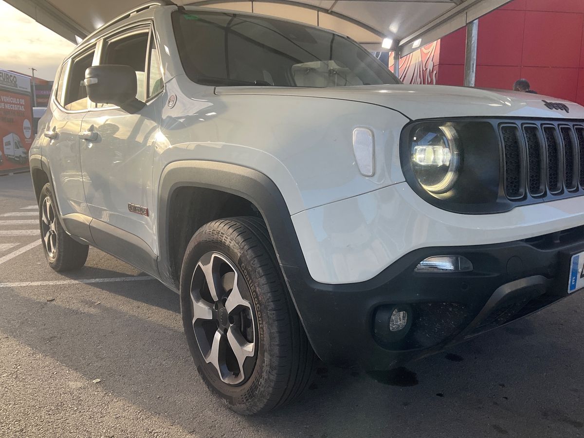 Lateral delantero derecho