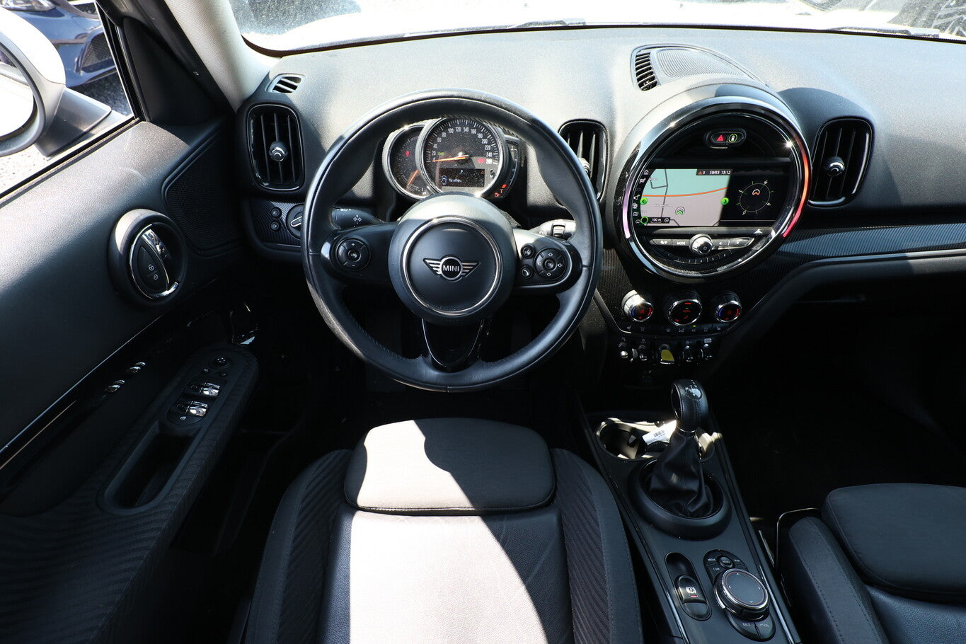 MINI Countryman Cooper SE ALL4 Steptr. Nav PDC LM17Z 127578948 6