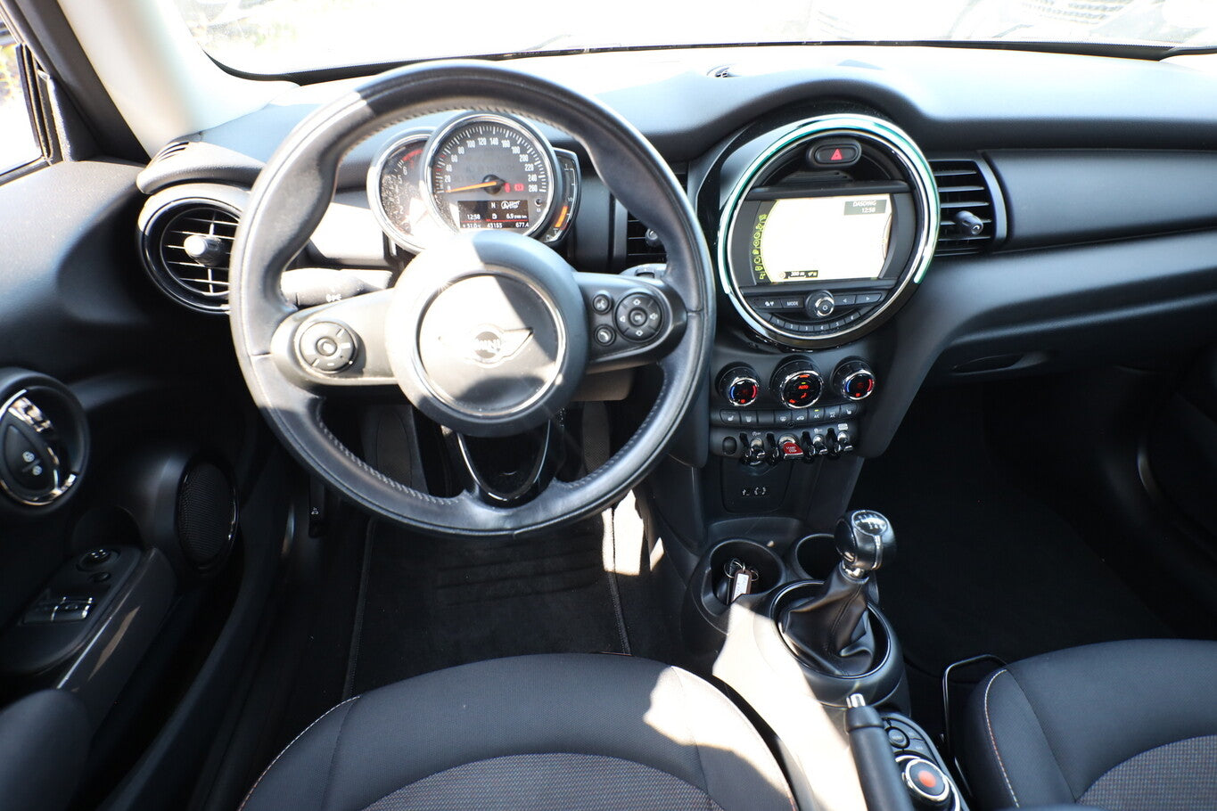 MINI Mini 1.2 102 One Nav LED PDC SHZ Klimaautomatik 92523908 6