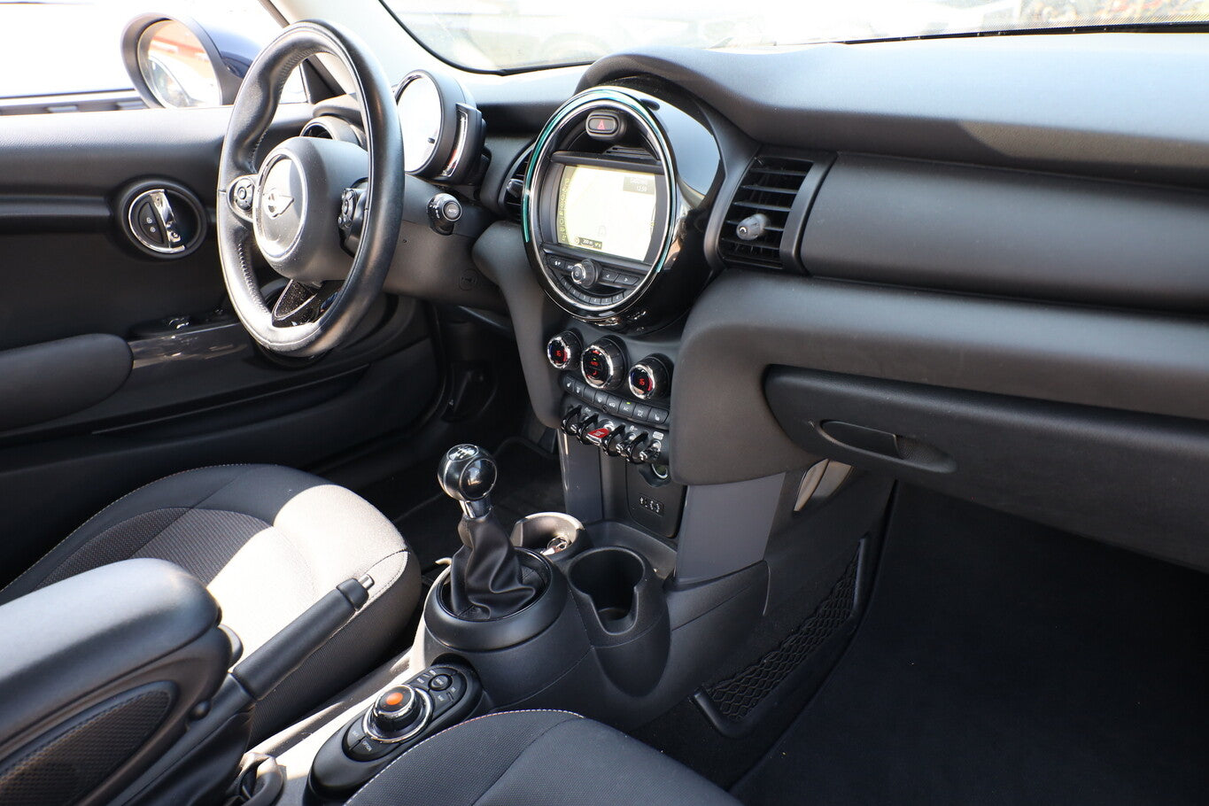 MINI Mini 1.2 102 One Nav LED PDC SHZ Klimaautomatik 92523908 8