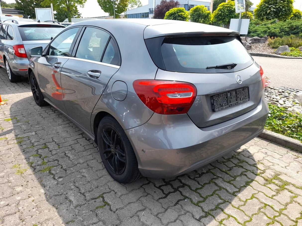 Mercedes-Benz A180 Style Navi Kamera SHZ PTS Klima Lichtaut. 132843903 3