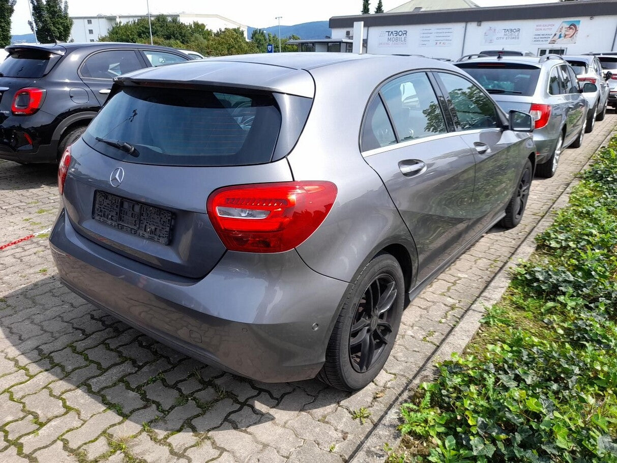 Mercedes-Benz A180 Style Navi Kamera SHZ PTS Klima Lichtaut. 132843903 2