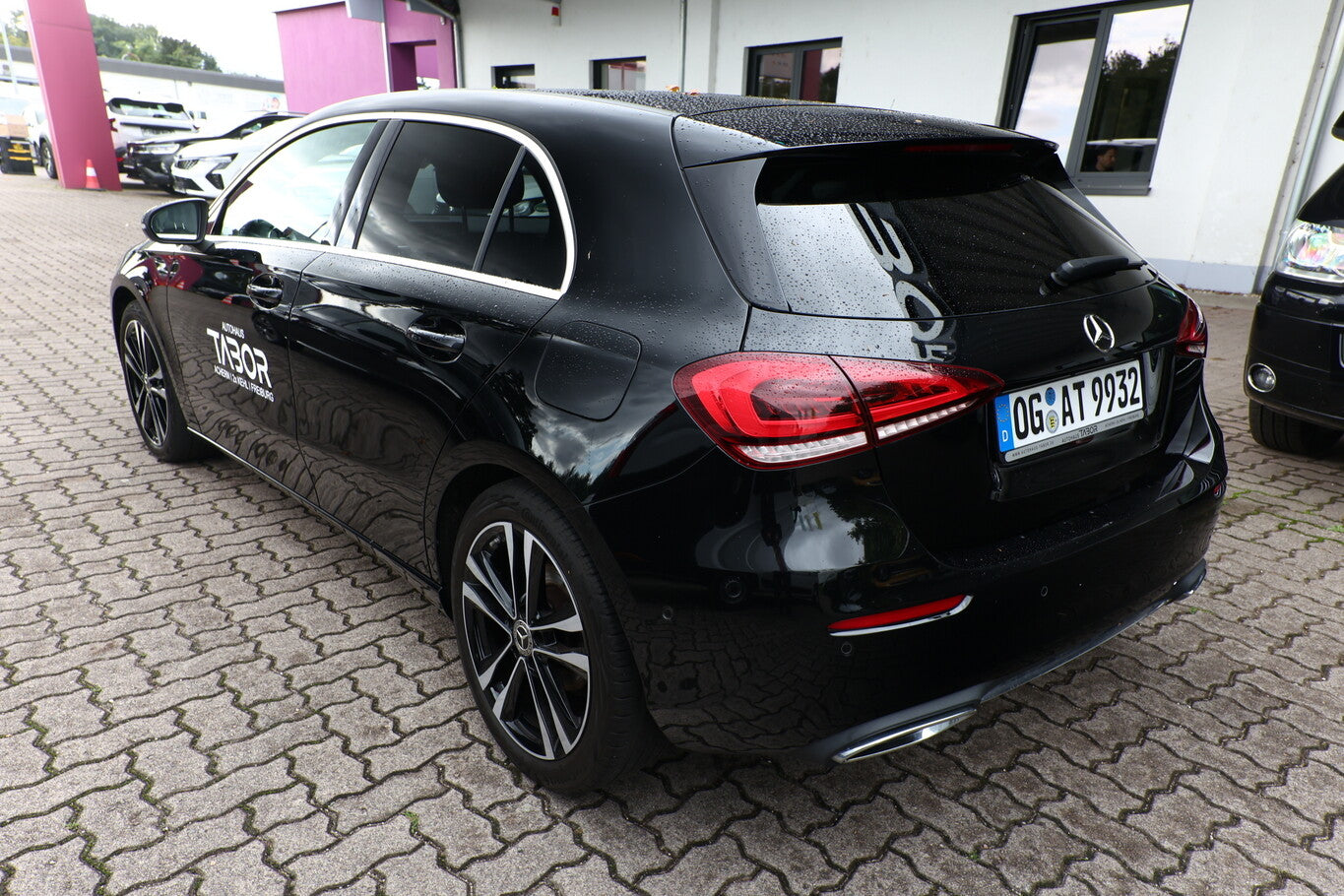Mercedes-Benz A 180 DCT Edition 19 LED Nav SHZ PDC Kam LM18Z 135547158 3