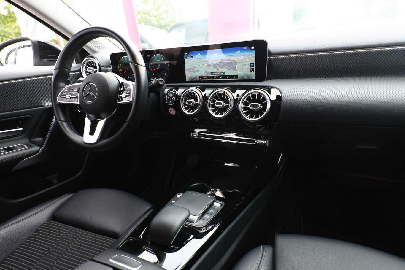 Mercedes-Benz A 180 DCT Edition 19 LED Nav SHZ PDC Kam LM18Z 135547158 8