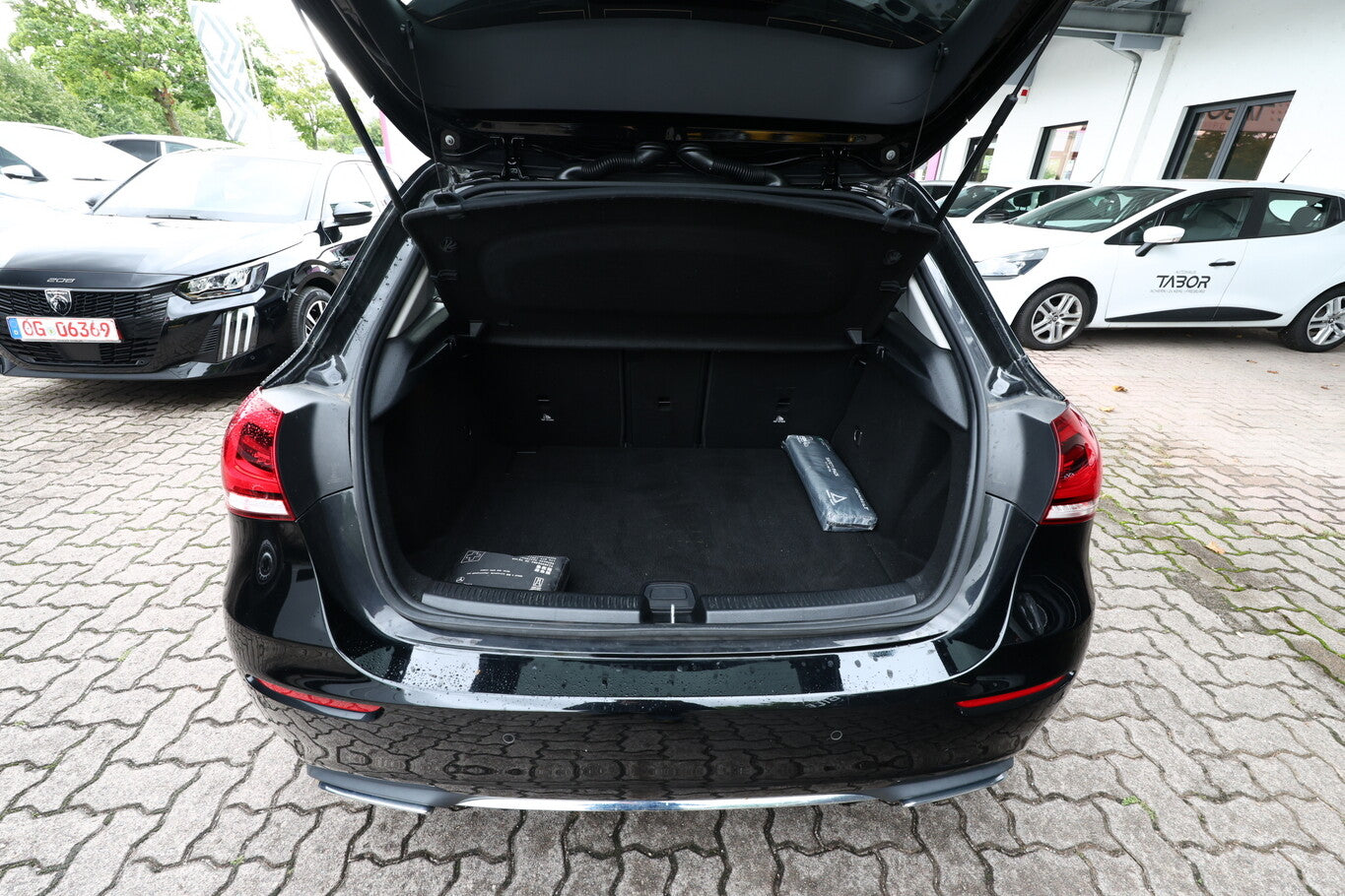 Mercedes-Benz A 180 DCT Edition 19 LED Nav SHZ PDC Kam LM18Z 135547158 10