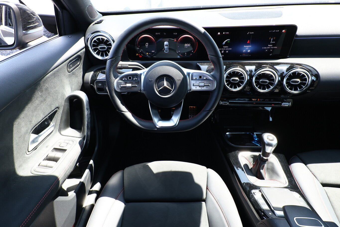 Mercedes-Benz A 200 Lim AMG Line Nav SHZ ParkAs LM18Z LED KeyL 128365740 6