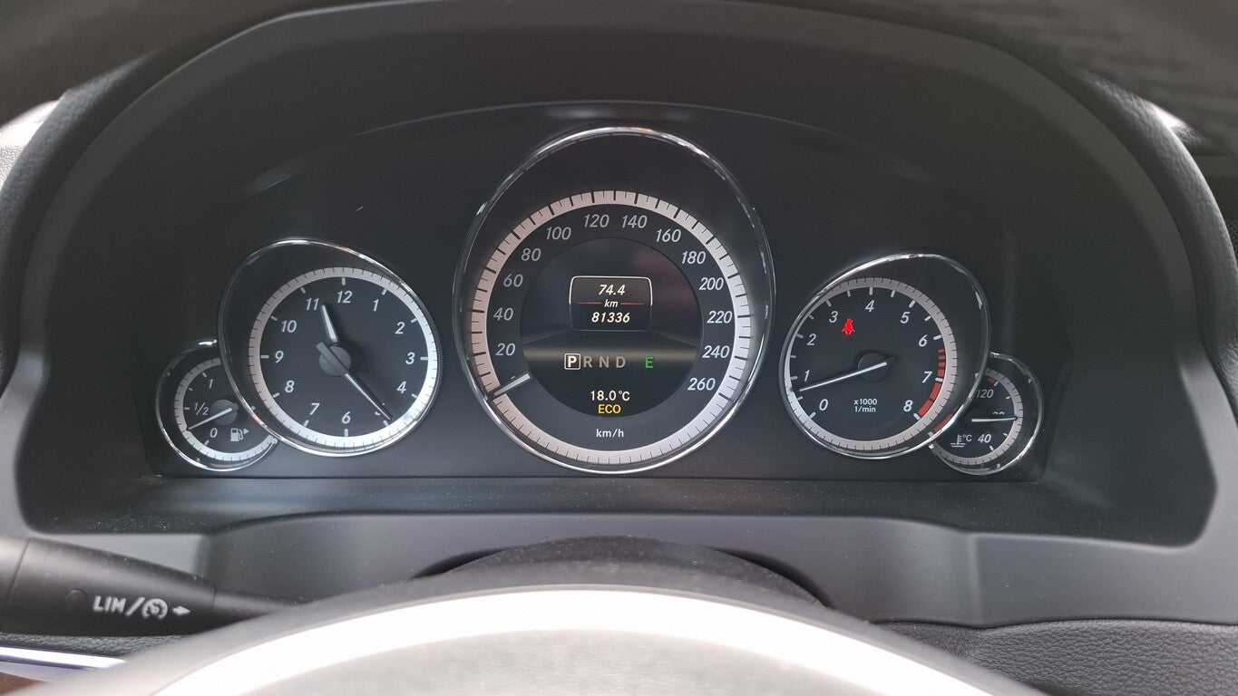 Mercedes-Benz E250 CGI Elegance Coupe Aut. Sport-P AMG PDC SHZ 118986096 4