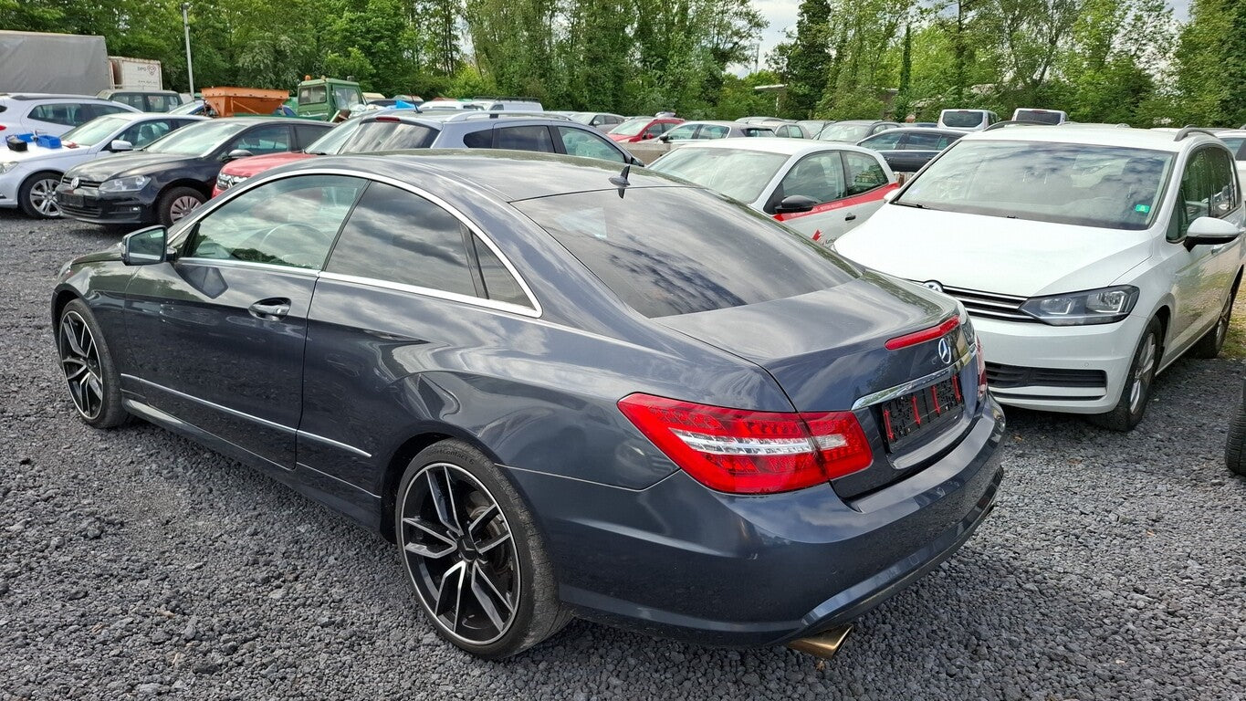 Mercedes-Benz E250 CGI Elegance Coupe Aut. Sport-P AMG PDC SHZ 118986096 3