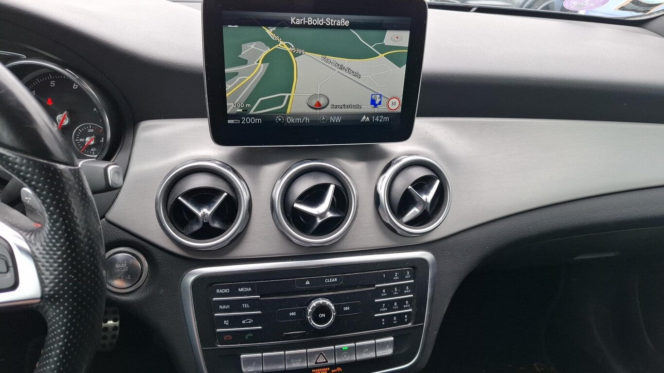 Mercedes-Benz GLA 180 Autom. AMG-Line LED Night NAV LM RFK SHZ 134410247 8