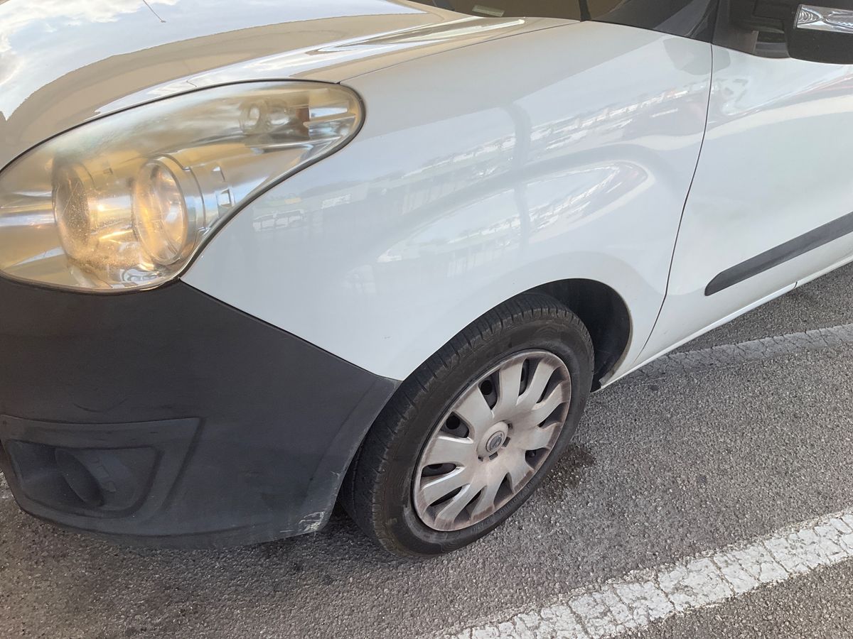Lateral delantero izquierdo