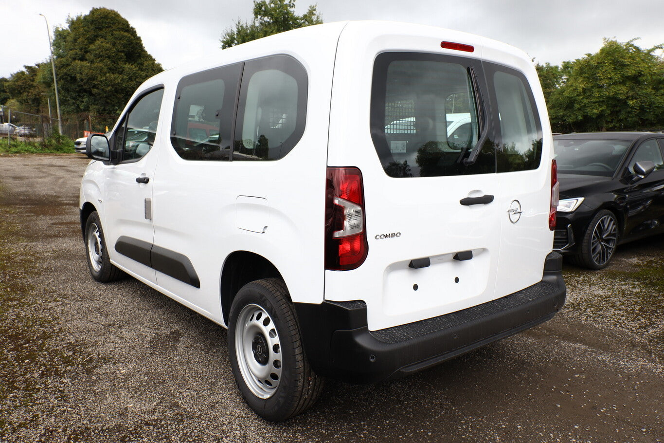 Opel Combo 1.5 D 100 N1 FACELIFT 5-S PDC 10