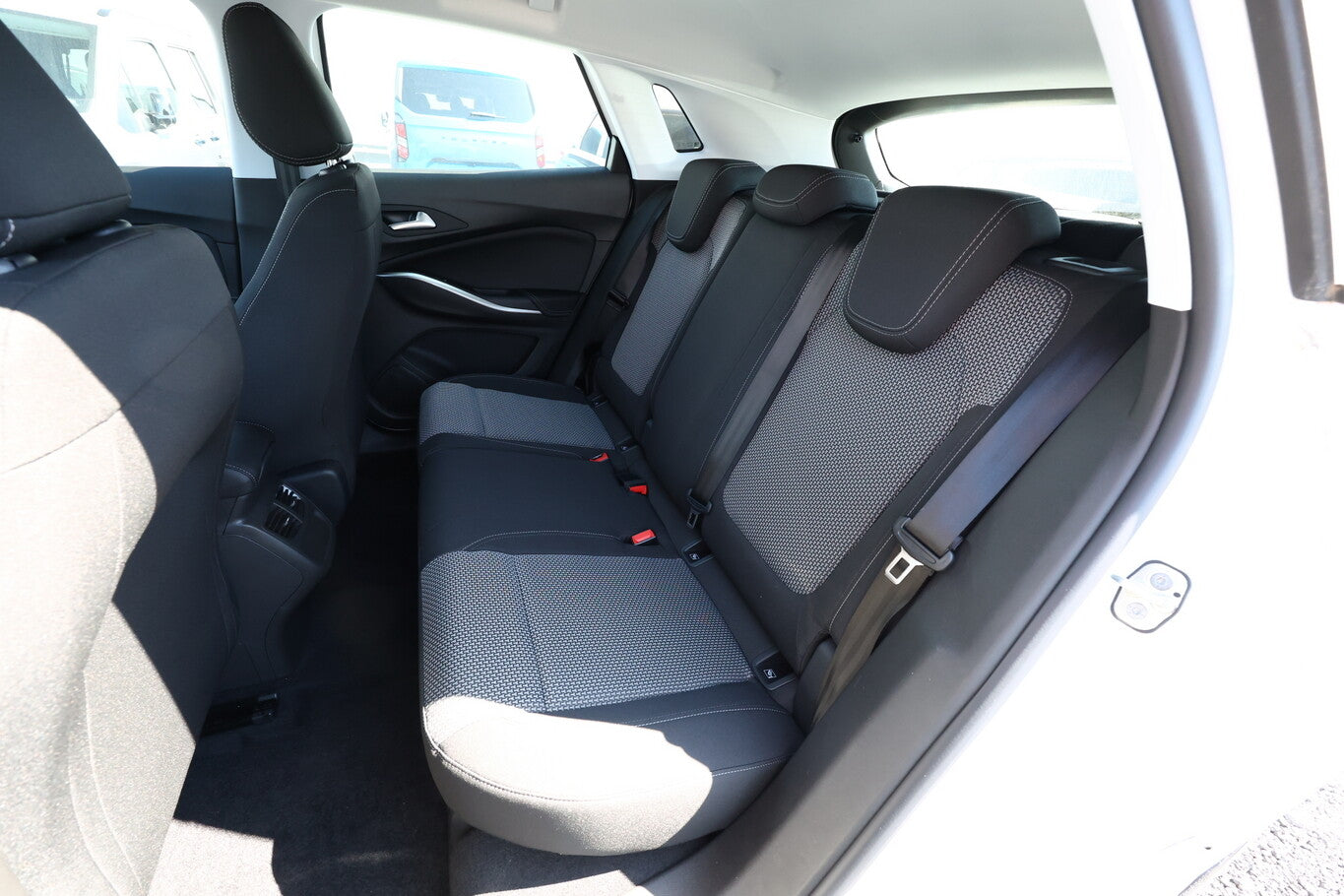 Opel Grandland 1.2 130 PDC vo/hi LM17Z Klimaaut 130320877 9