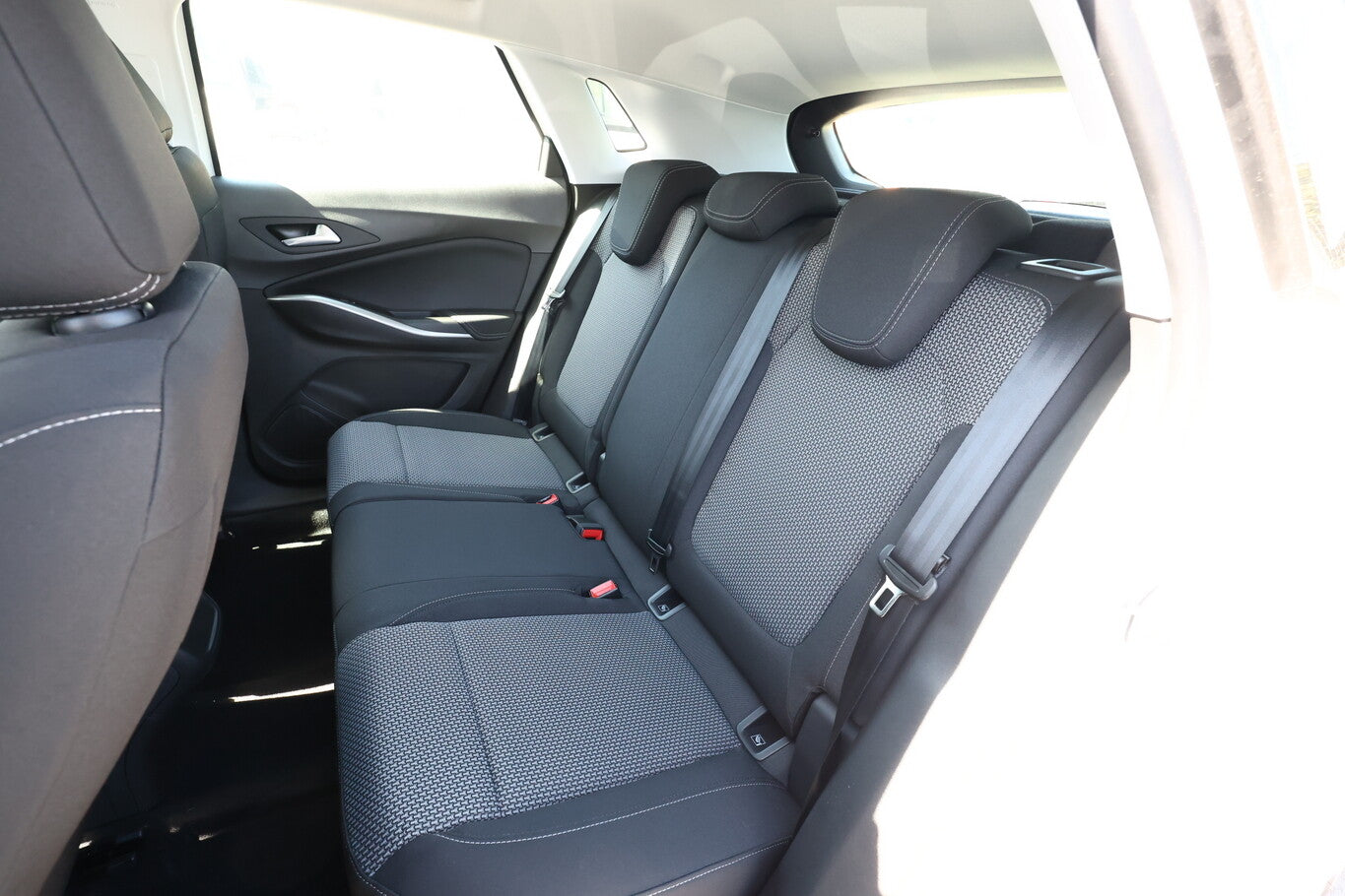 Opel Grandland 1.5 D130 AT8 PDC vo/hi LM17 Klimaaut 128782319 9