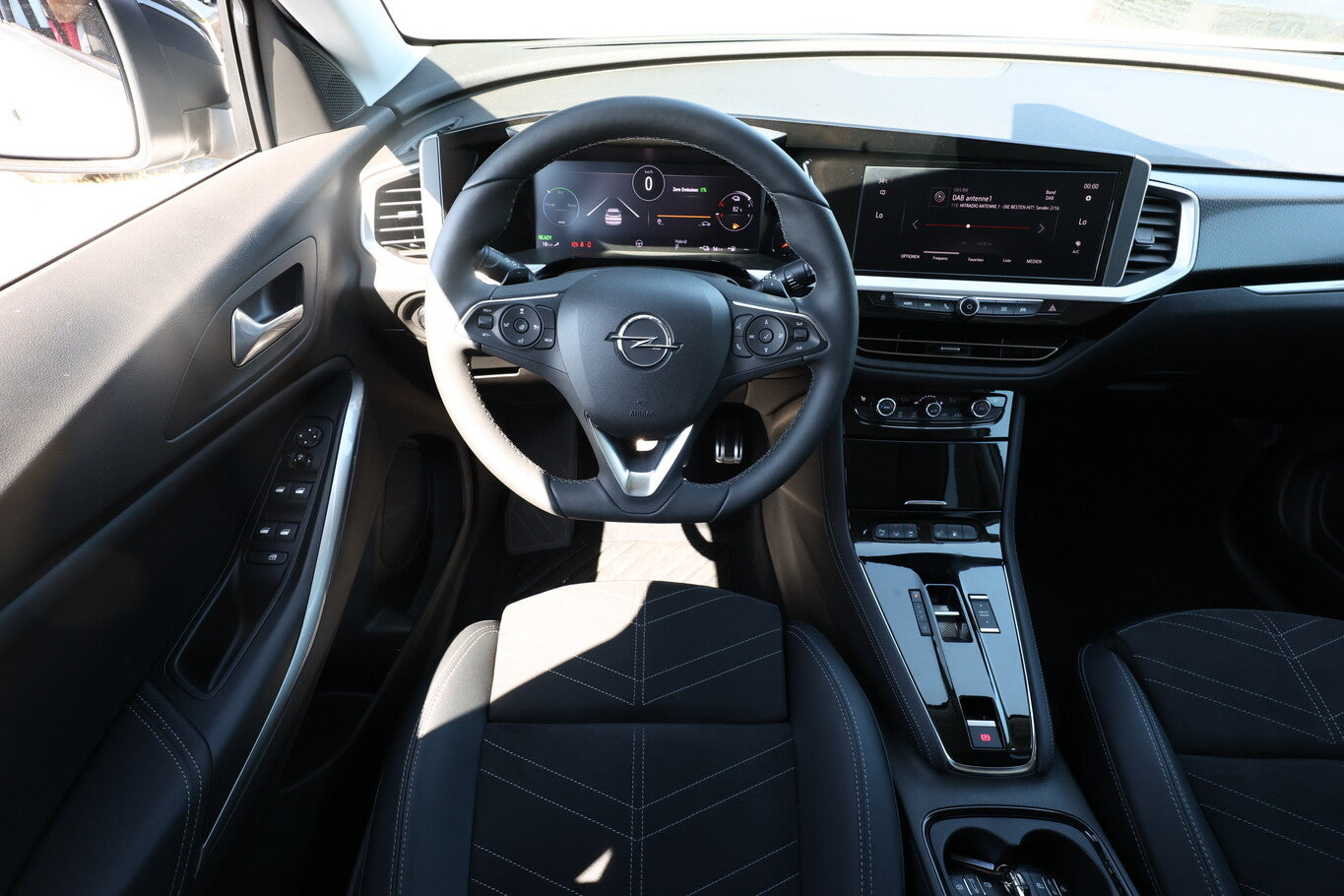 Opel Grandland PHEV 225 EAT8 Alcantara ACC SHZ 360° 128782533 6