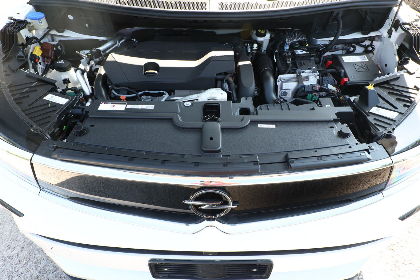 Opel Grandland PHEV 225 EAT8 Alcantara ACC SHZ 360° 128782533 11