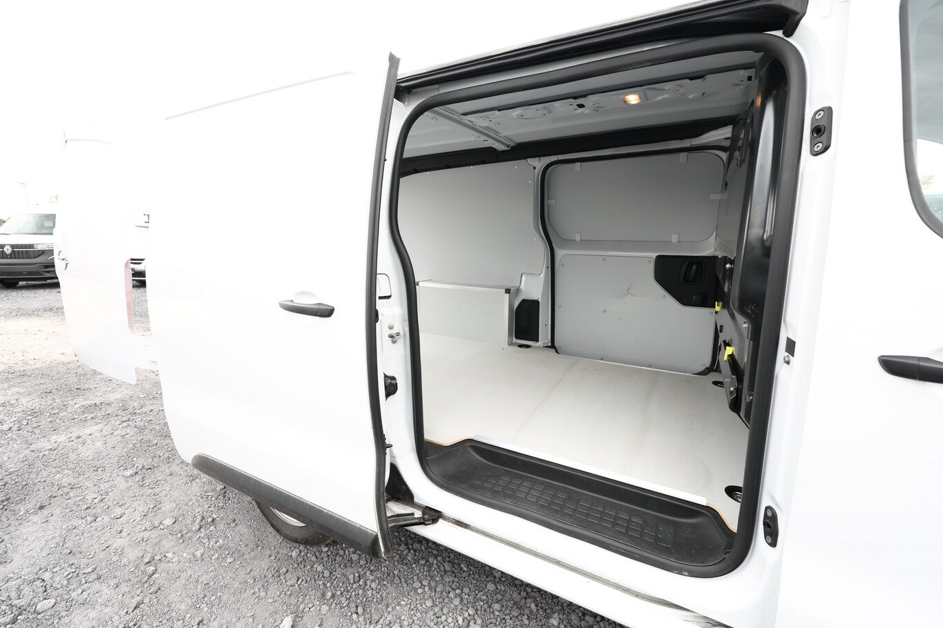 Opel Vivaro 2.0 D 145 Edition L L3 3S Klima PDC 122879133 9