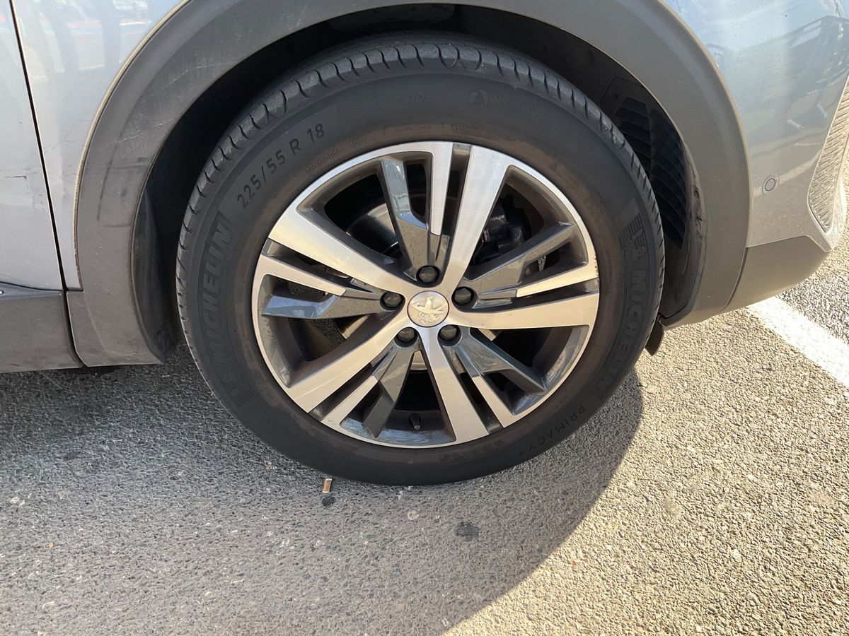 Neumático delantero derecho