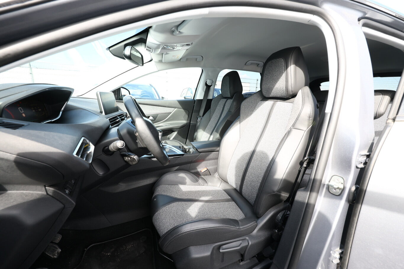 Peugeot 3008 1.2 PT 130 Allure Nav eHk KeyL Kam PDC 18Z 112653040 5