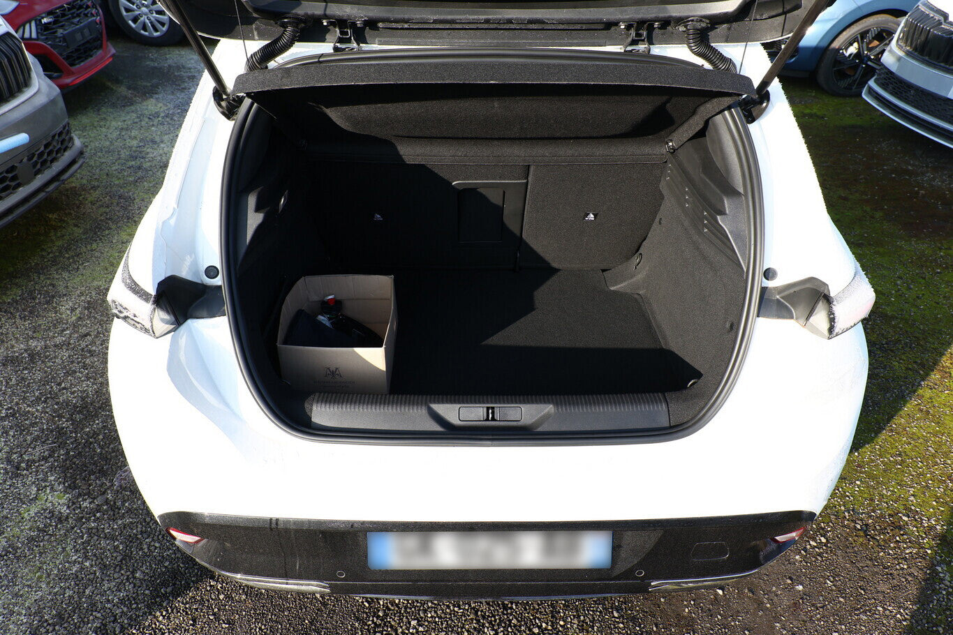 Peugeot 308 1.2 PT 130 Allure AHK LED Nav PDC Kam Klima 104414738 10