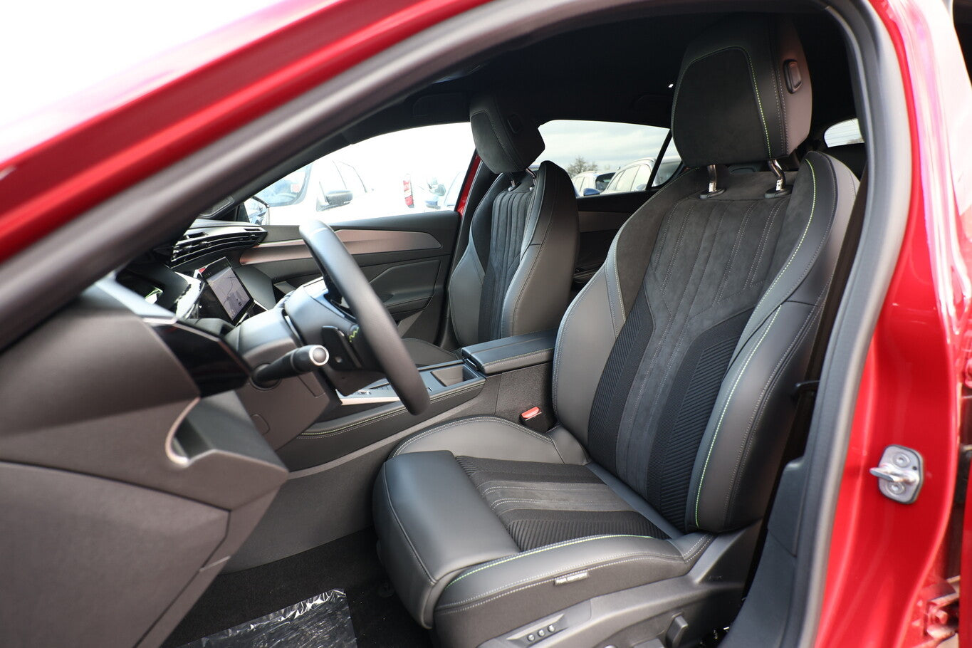 Peugeot 308 130 EAT8 GT Matrix Massage ACC Nav SHZ Keyl 97235558 5