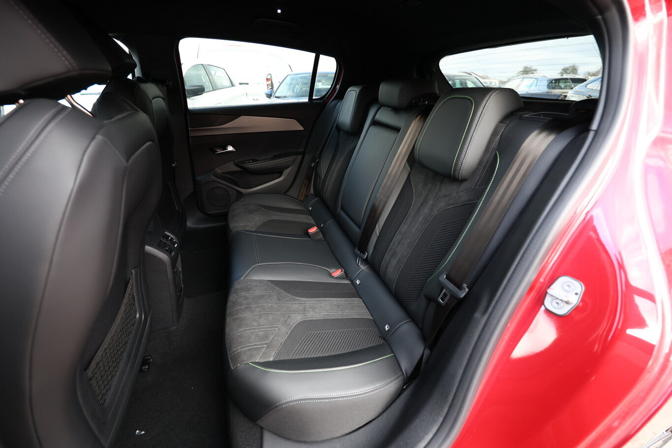 Peugeot 308 130 EAT8 GT Matrix Massage ACC Nav SHZ Keyl 97235558 9