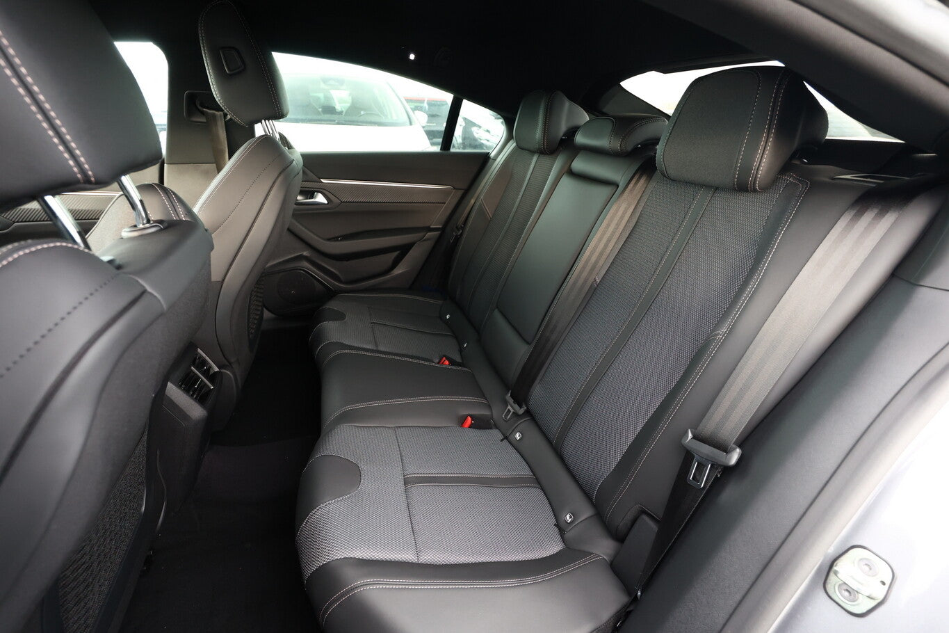 Peugeot 508 130 EAT8 Allure AGR SHZ Nav Kam PDC Keyl 17Z 92960298 9