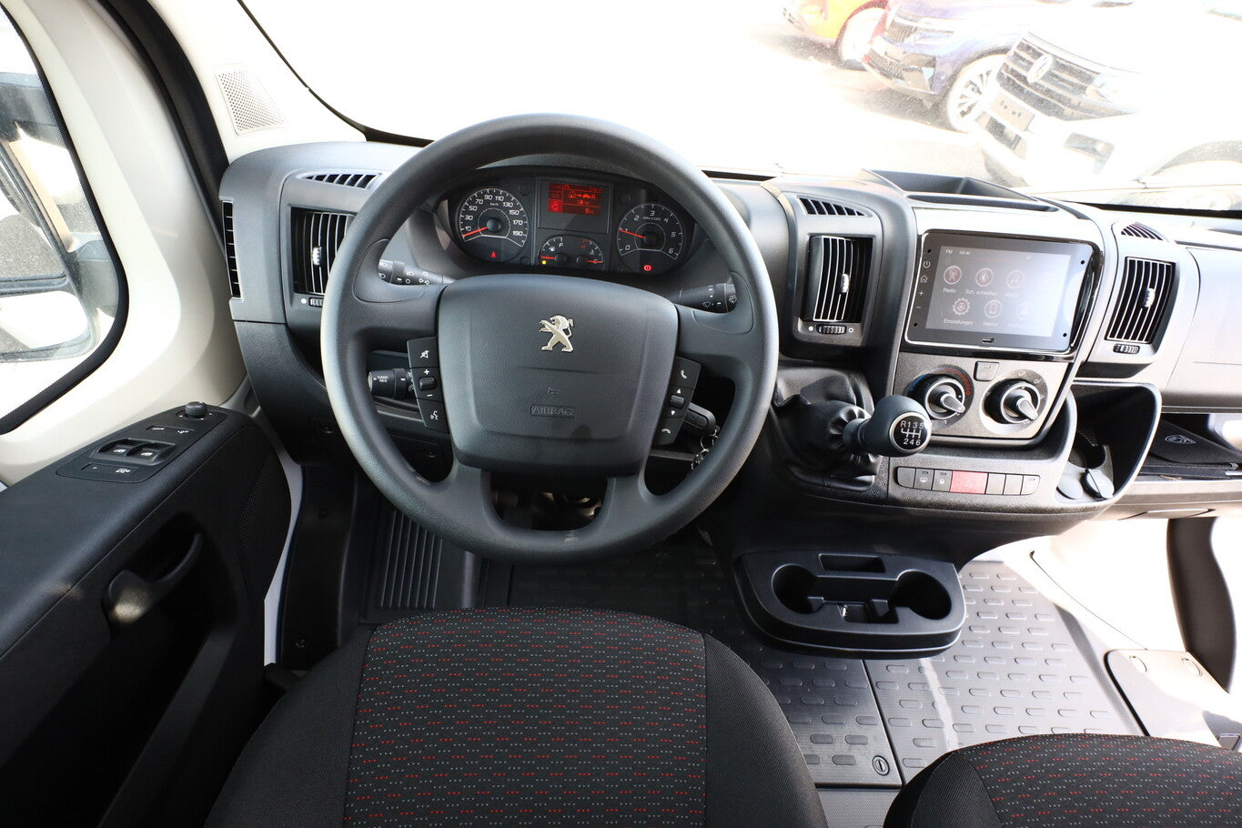 Peugeot Boxer 330 L2H2 120 270° RFK PDC E-Rad DAB VerstF 105656195 6