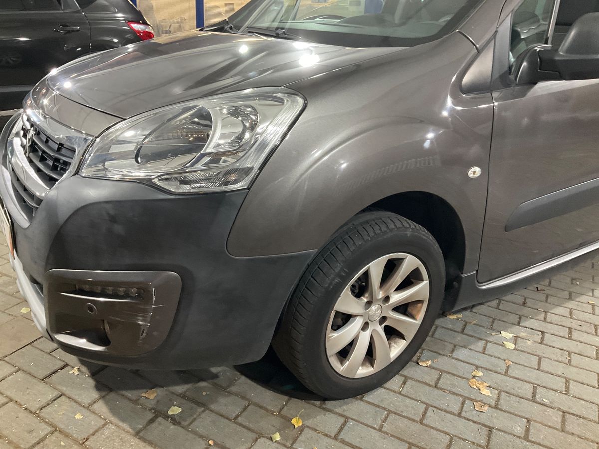 Lateral delantero izquierdo