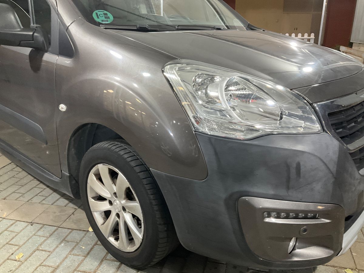 Lateral delantero derecho