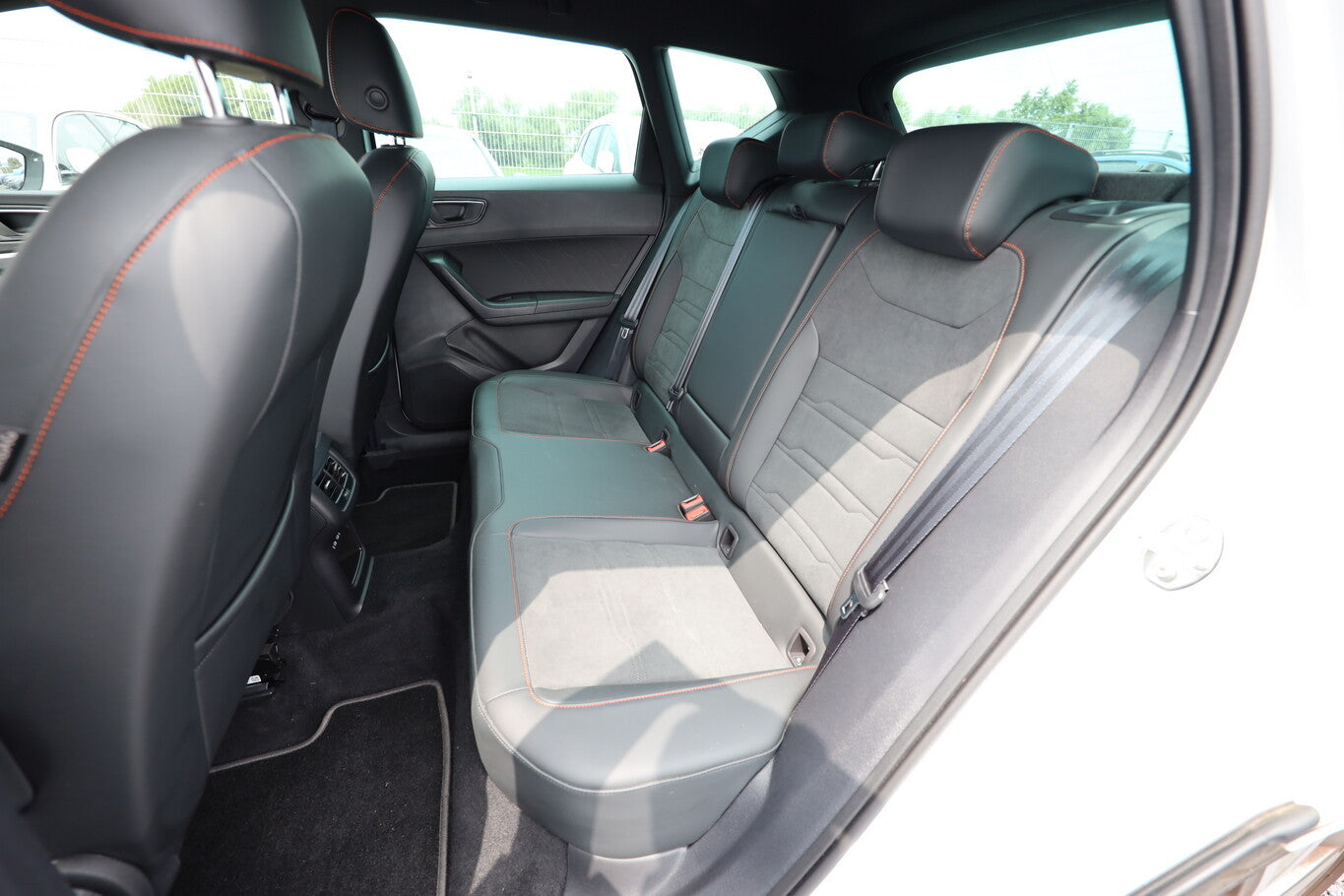 Seat Ateca 2.0 TDI 150 DSG 4Drive FR Nav PDC DCC 19Z 73177315 9