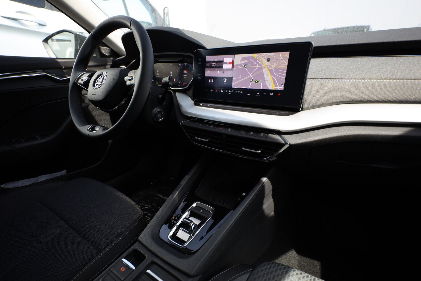 Skoda Octavia Lim eTSI 150 DSG Selec LED Nav SHZ Kessy 99612688 8