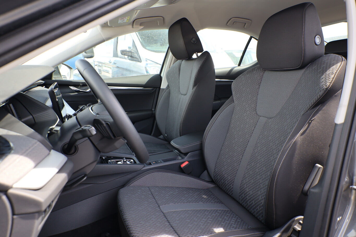 Skoda Octavia Lim eTSI 150 DSG Selec LED Nav SHZ Kessy 99612688 5