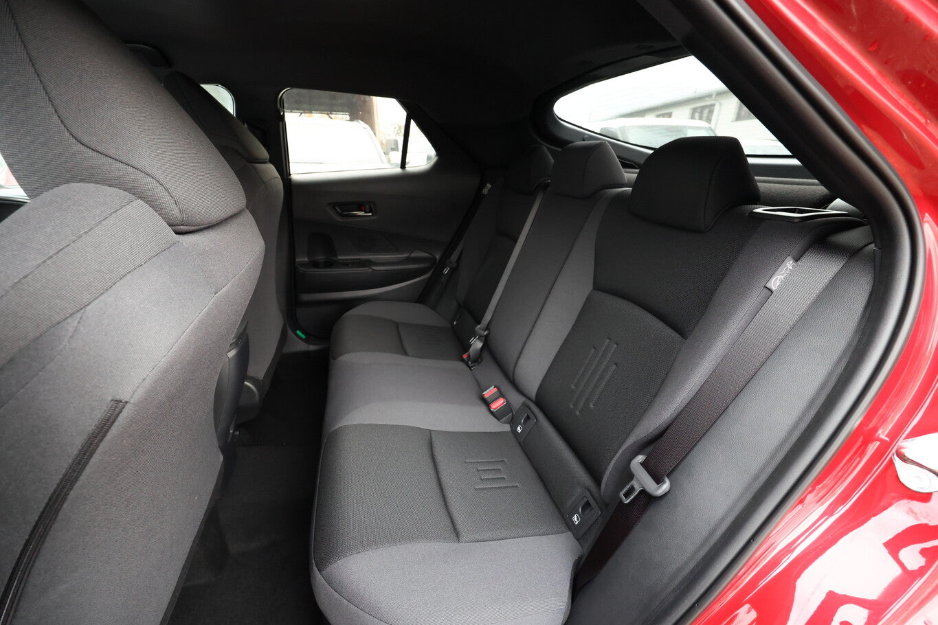 Toyota C-HR 1.8 Hybrid 140 ECVT TeamD Nav SHZ ACC 101379431 9