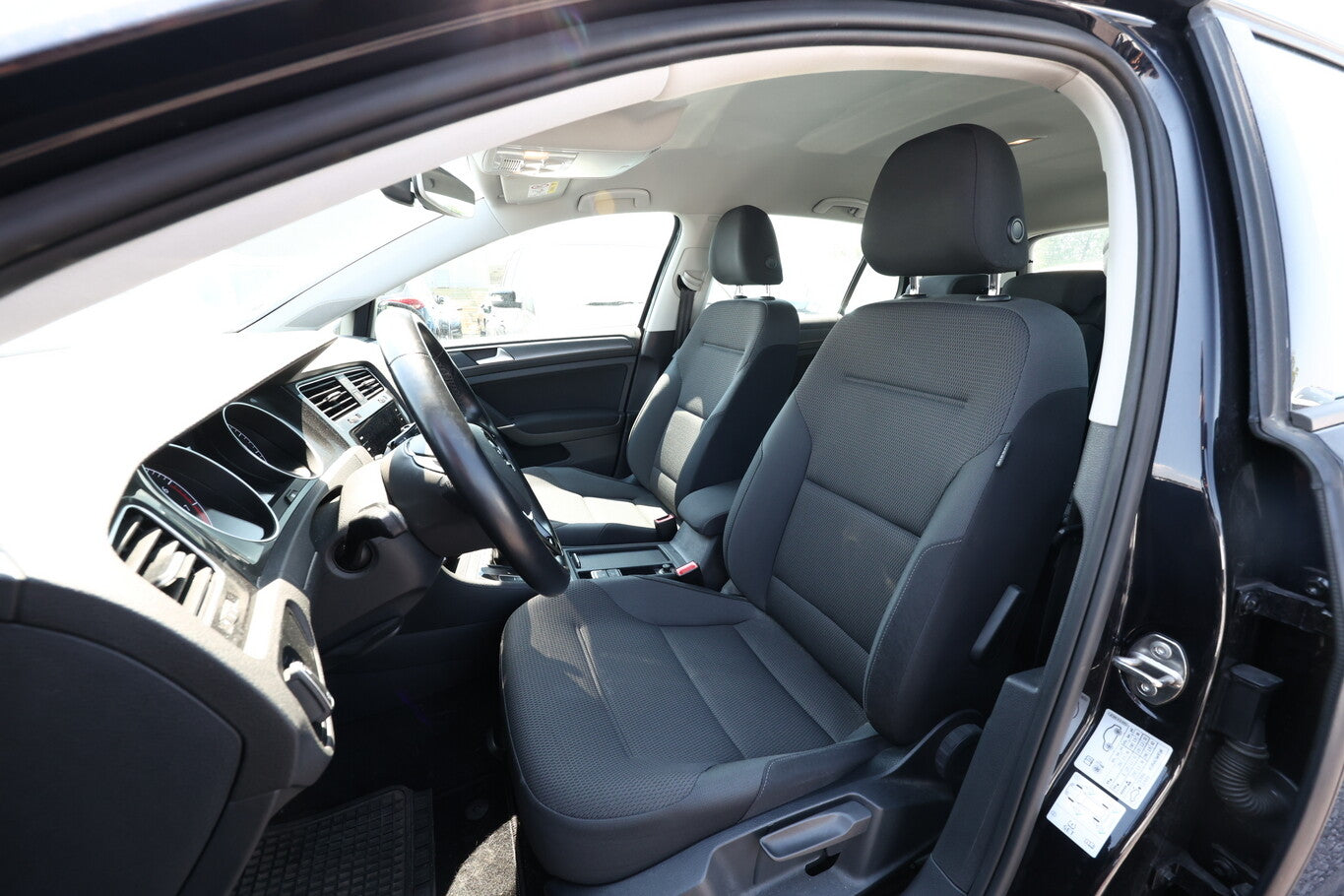 Volkswagen Golf VII 1.5 TSI 150 DSG Comfortline Nav ACC SHZ 127567370 5