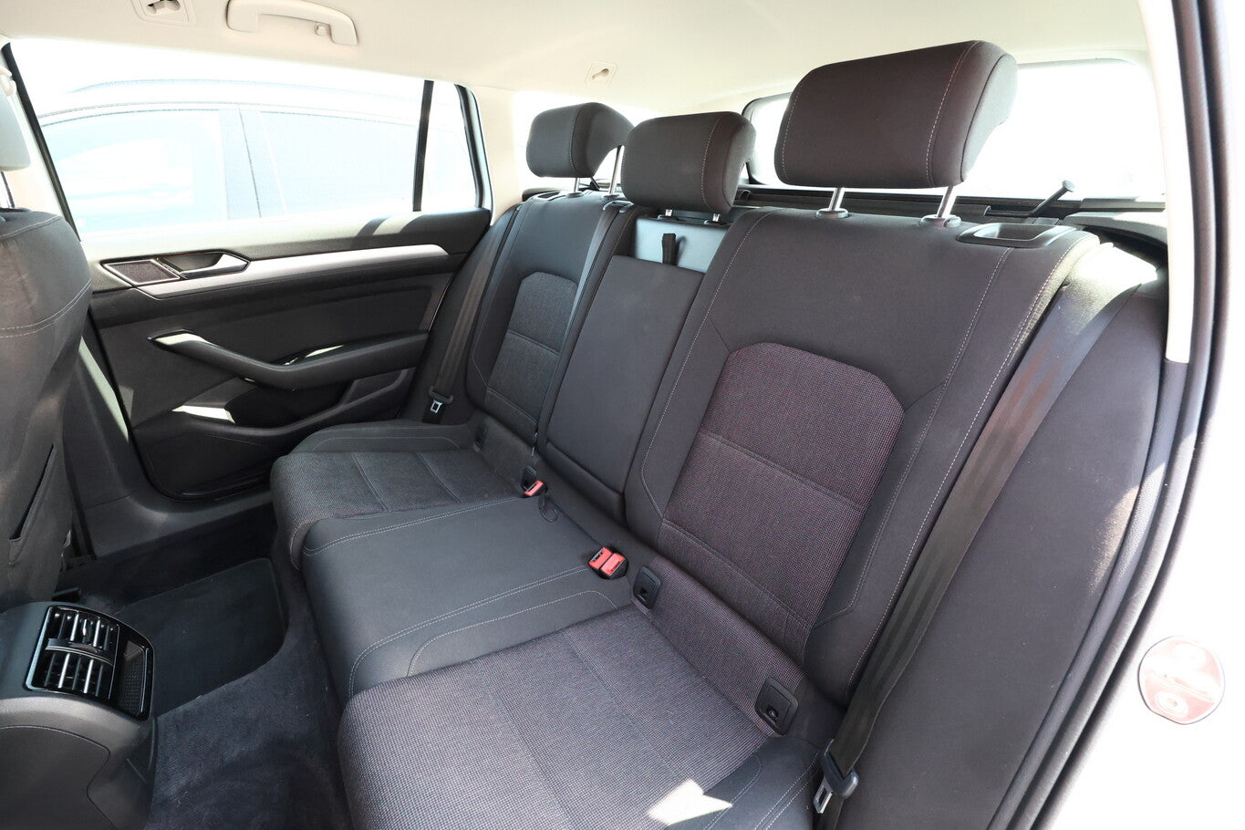 Volkswagen Passat Variant 1.4 TSI 150 Comfortline AHK SHZ 132104887 9
