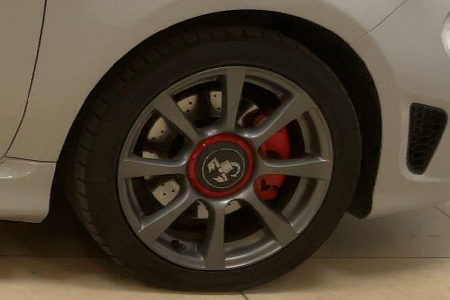 Neumático delantero derecho