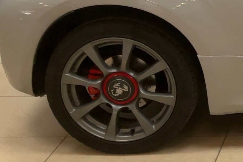 Neumático trasero derecho